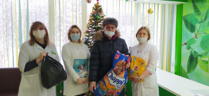 Сотрудники Няганской городской детской поликлиники приняли участие в Новогодней Неделе добра