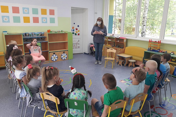 Специалисты Няганской городской детской поликлиники  профилактическую работу продолжают  в летних лагерях города.